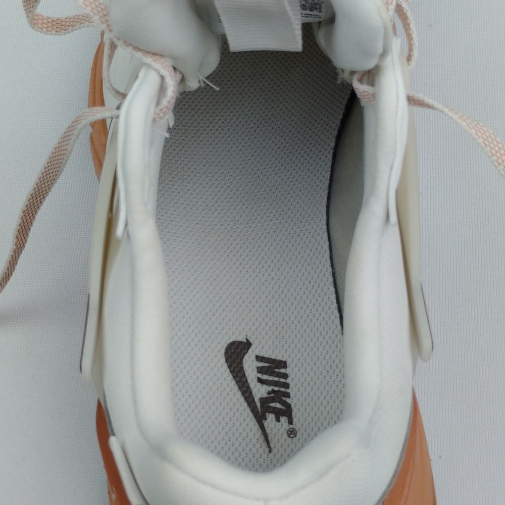 Nike Women's White and Peach Athletic Sneakers - Picture 12 of 16